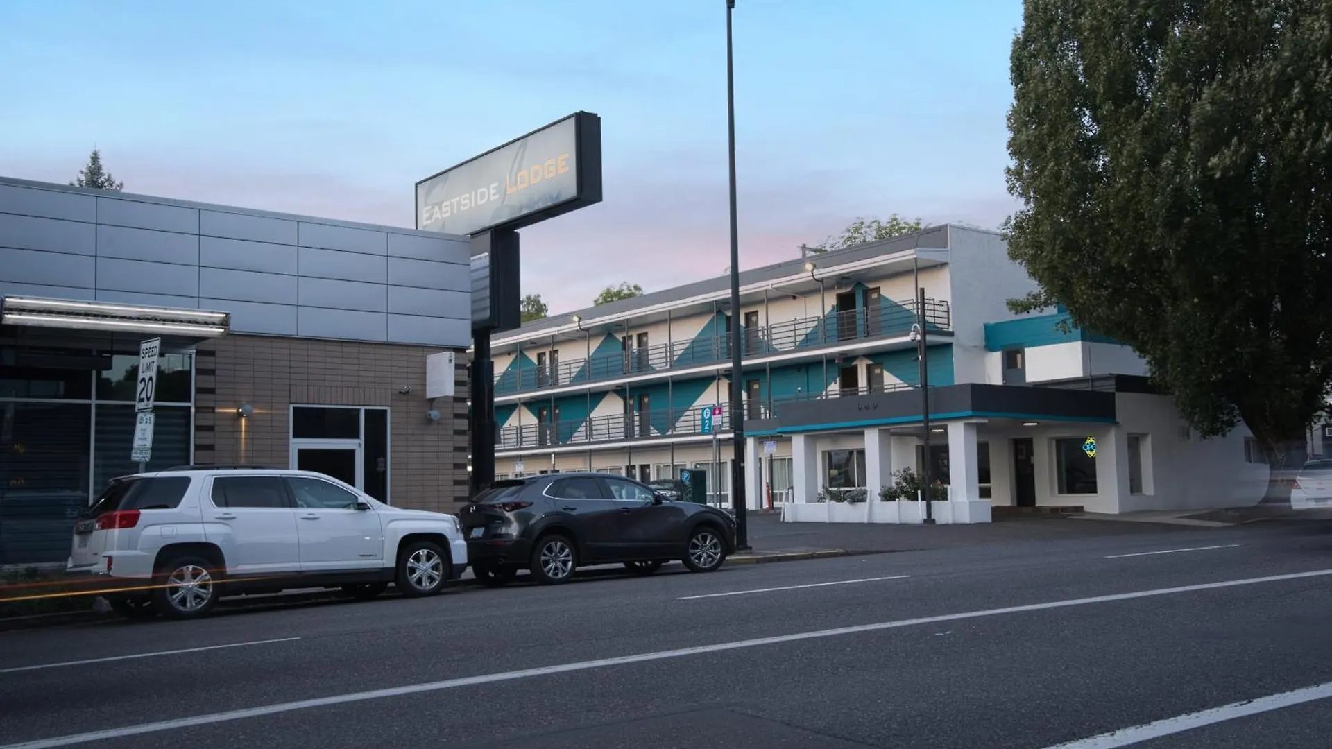 Eastside Lodge Portland Motel